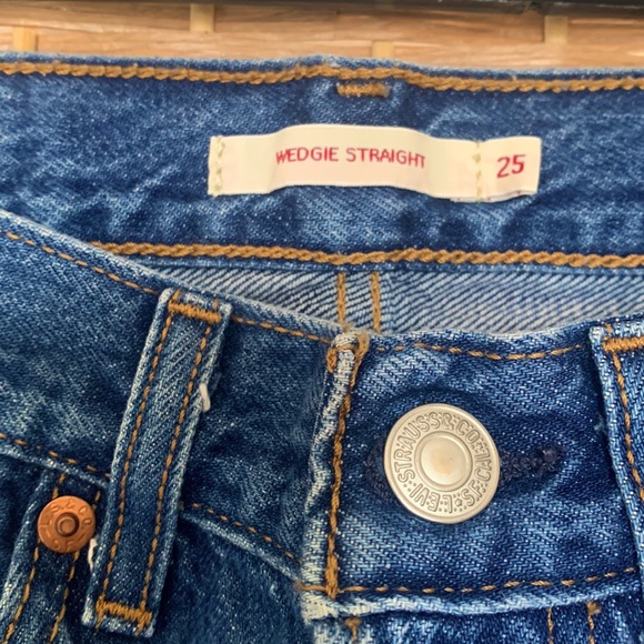 Levi’s Premium Wedgie Straight Jean - Picture 6 of 10